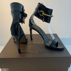 GUCCI–URSULA VERNICE CRYSTAL SANDALS–BLK PATENT 36